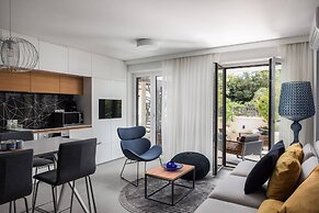 Stunning Villa Scorpaena w swimming pool