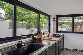 Stunning Villa Scorpaena w swimming pool