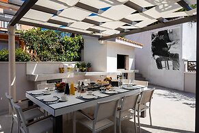 Stunning Villa Scorpaena w swimming pool