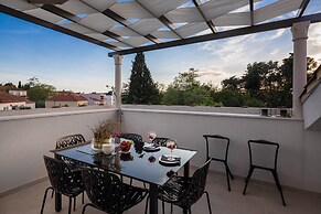 Stunning Villa Scorpaena w swimming pool