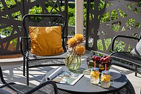 Stunning Villa Scorpaena w swimming pool