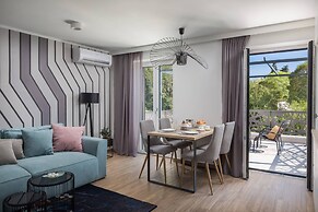 Stunning Villa Scorpaena w swimming pool