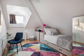 Stunning Villa Scorpaena w swimming pool