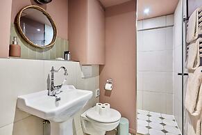 Charming Studio Center of Paris