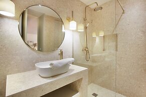 Luxurious and new Apartment in the Center of Paris