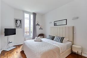 Charming 1 Bedroom Apartment Eiffel Tower