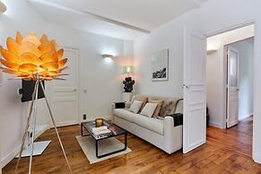 Charming 1 Bedroom Apartment Eiffel Tower