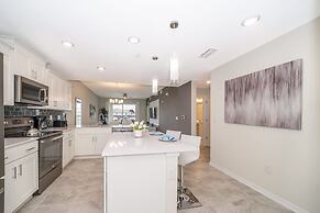 Elegant 2bed Condo in Storey Lake Prime Location