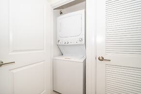 Elegant 2bed Condo in Storey Lake Prime Location