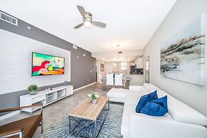 Elegant 2bed Condo in Storey Lake Prime Location