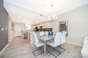 Elegant 2bed Condo in Storey Lake Prime Location