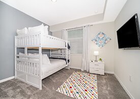 Elegant 2bed Condo in Storey Lake Prime Location