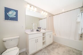 Elegant 2bed Condo in Storey Lake Prime Location