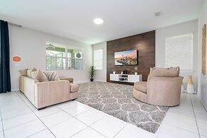 Beautiful 5 Bed Home in Solara With Private Pool