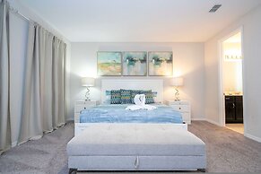 Beautiful 5 Bed Home in Solara With Private Pool