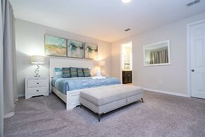 Beautiful 5 Bed Home in Solara With Private Pool