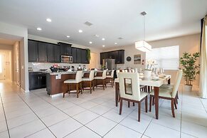 Beautiful 5 Bed Home in Solara With Private Pool