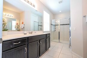 Beautiful 5 Bed Home in Solara With Private Pool