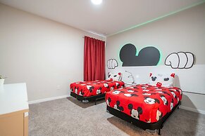 Beautiful 5 Bed Home in Solara With Private Pool