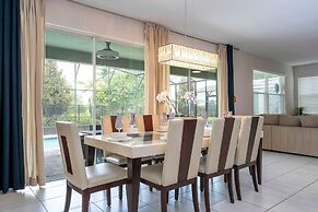 Beautiful 5 Bed Home in Solara With Private Pool