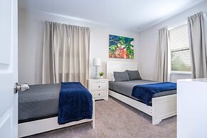 Beautiful 5 Bed Home in Solara With Private Pool