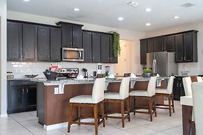 Beautiful 5 Bed Home in Solara With Private Pool