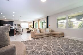 Beautiful 5 Bed Home in Solara With Private Pool