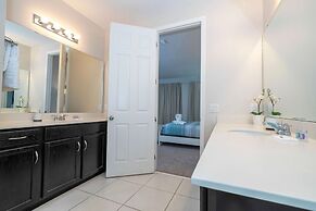 Beautiful 5 Bed Home in Solara With Private Pool