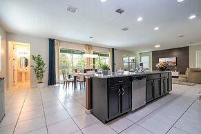 Beautiful 5 Bed Home in Solara With Private Pool