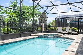 Beautiful 5 Bed Home in Solara With Private Pool