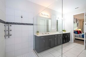 Beautiful 5 Bed Home in Solara With Private Pool