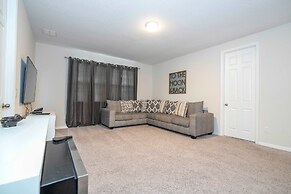 Beautiful 5 Bed Home in Solara With Private Pool