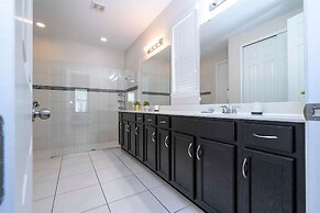 Beautiful 5 Bed Home in Solara With Private Pool