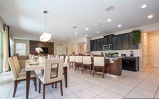 Beautiful 5 Bed Home in Solara With Private Pool