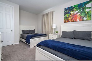 Beautiful 5 Bed Home in Solara With Private Pool