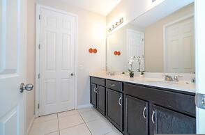 Beautiful 5 Bed Home in Solara With Private Pool