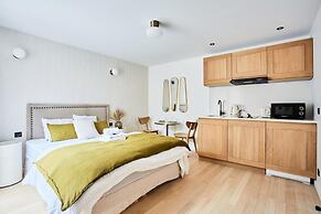 New Studio Center of Paris-bourse