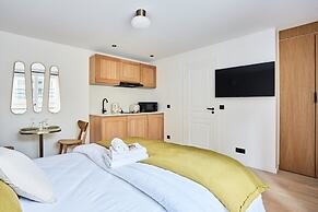 New Studio Center of Paris-bourse