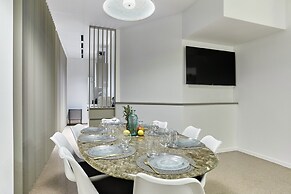 Superb Parisian Apartment / Pere Lachaise