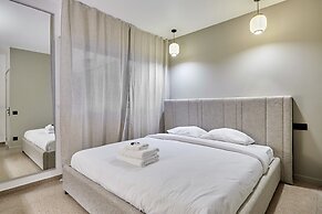 Superb Parisian Apartment / Pere Lachaise