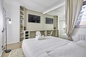 Superb Parisian Apartment / Pere Lachaise