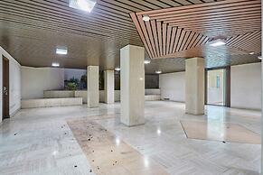 Superb Parisian Apartment / Pere Lachaise