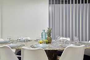 Superb Parisian Apartment / Pere Lachaise