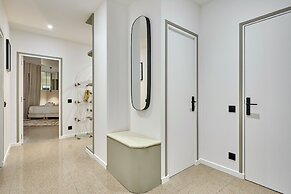 Superb Parisian Apartment / Pere Lachaise