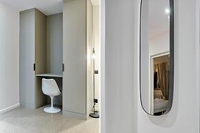 Superb Parisian Apartment / Pere Lachaise
