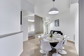 Superb Parisian Apartment / Pere Lachaise