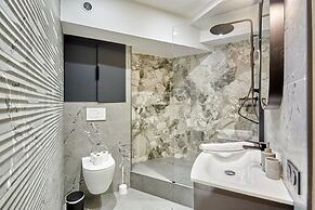 Superb Parisian Apartment / Pere Lachaise