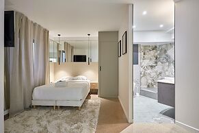 Superb Parisian Apartment / Pere Lachaise