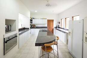 Yeguas V43 by Wynwood House