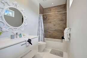 Luxurious Beach Retreat w/ Heated Pool&basketball